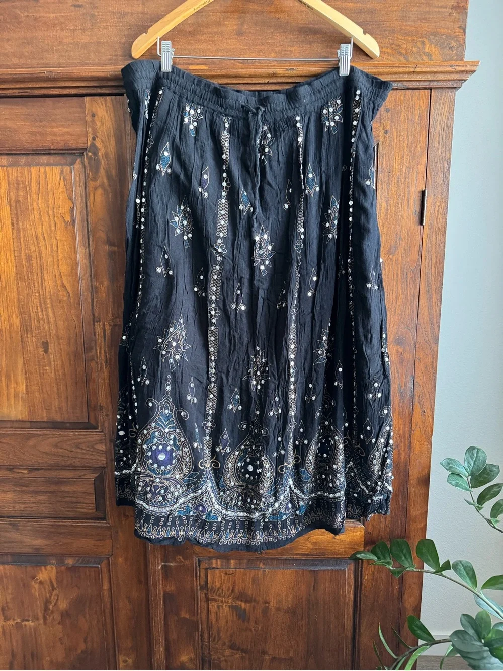 Dress Barn Black Sequin Embroidered Midi Boho Skirt Size 18/20